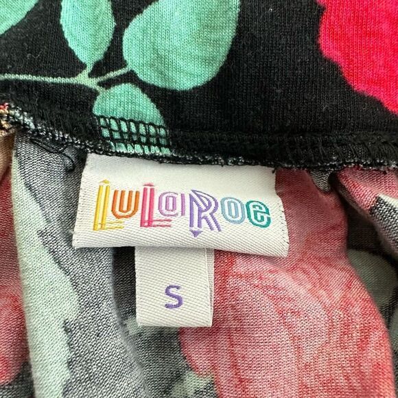 LuLaRoe S Madison Box Pleated Midi Skirt Rose And Vine Print Black Red Pull On - Picture 4 of 7